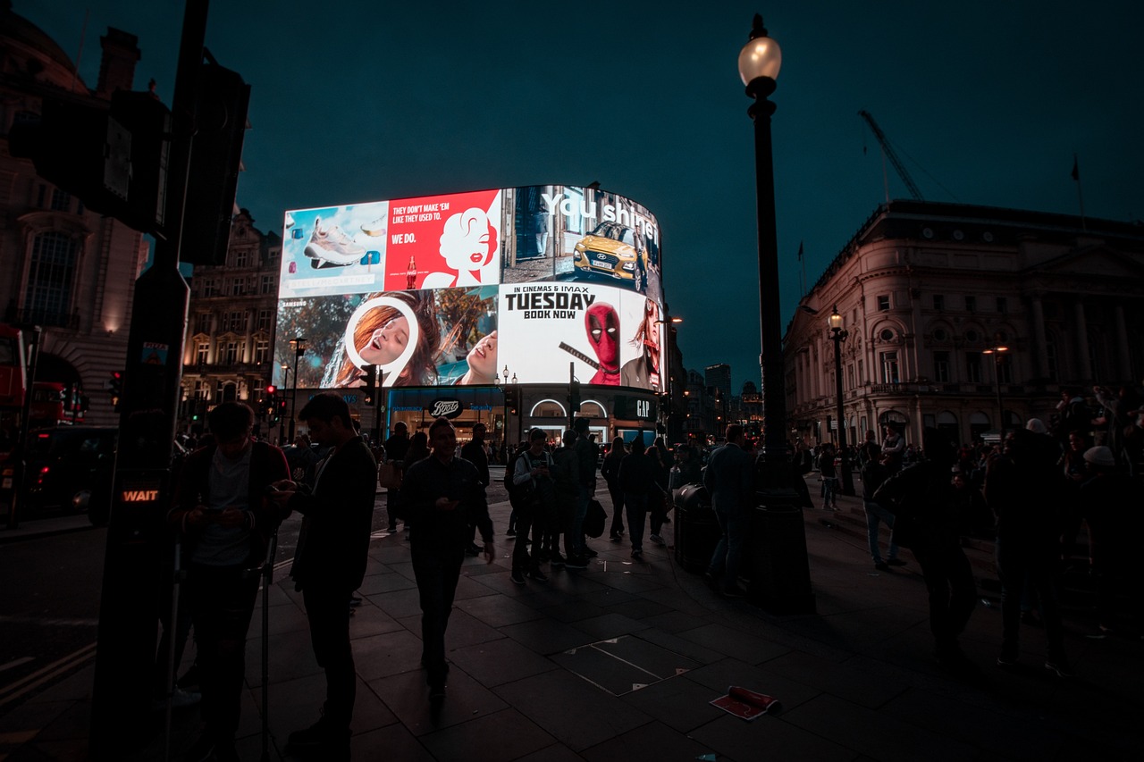 Piccadilly circus - Pubblicità